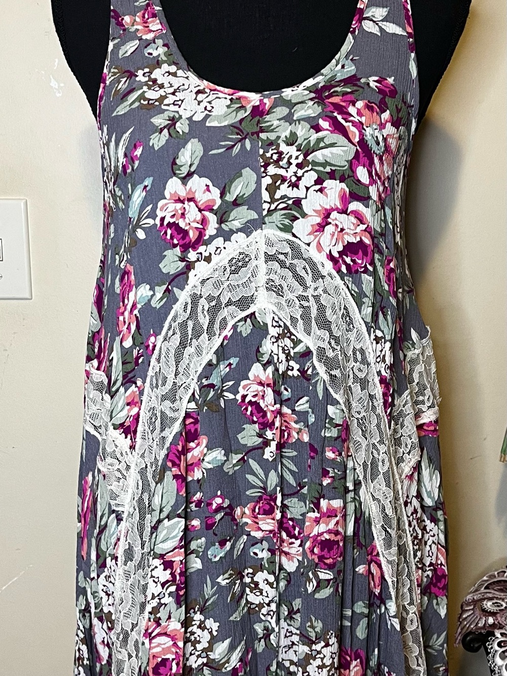 Umgee Gray Tank Top with Magenta Floral Print and White Lace